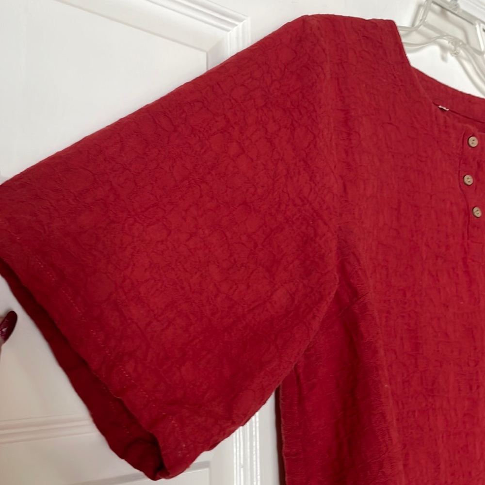 Beautiful Red Top - Picture 4 of 7